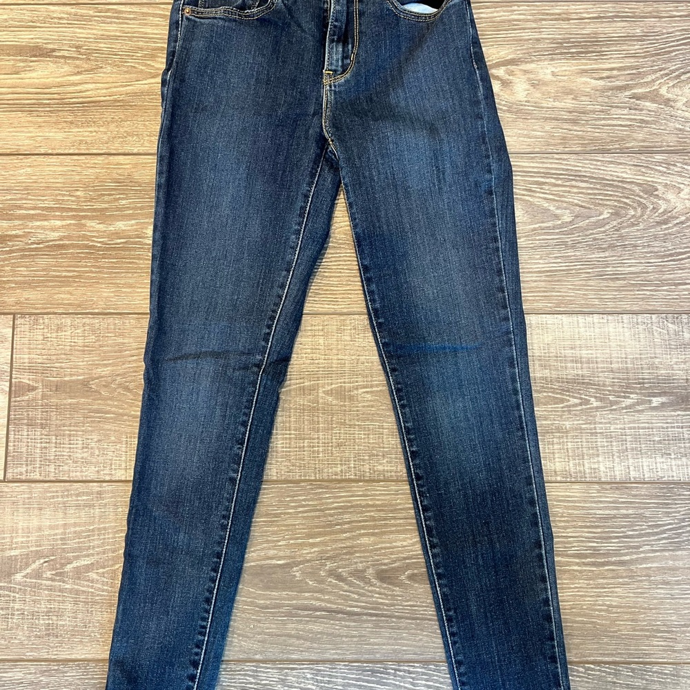 NWOT Levi's Women's High Rise Dark Blue Jeans